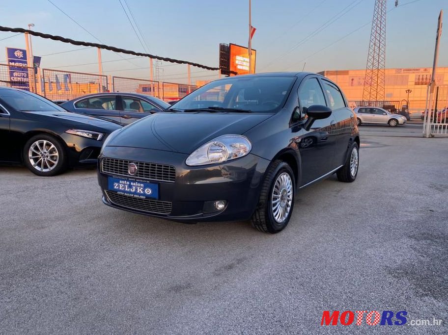 2010' Fiat Grande Punto 1,3 Multijet 16V photo #1