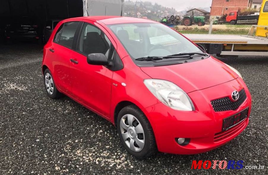 2009' Toyota Yaris photo #1