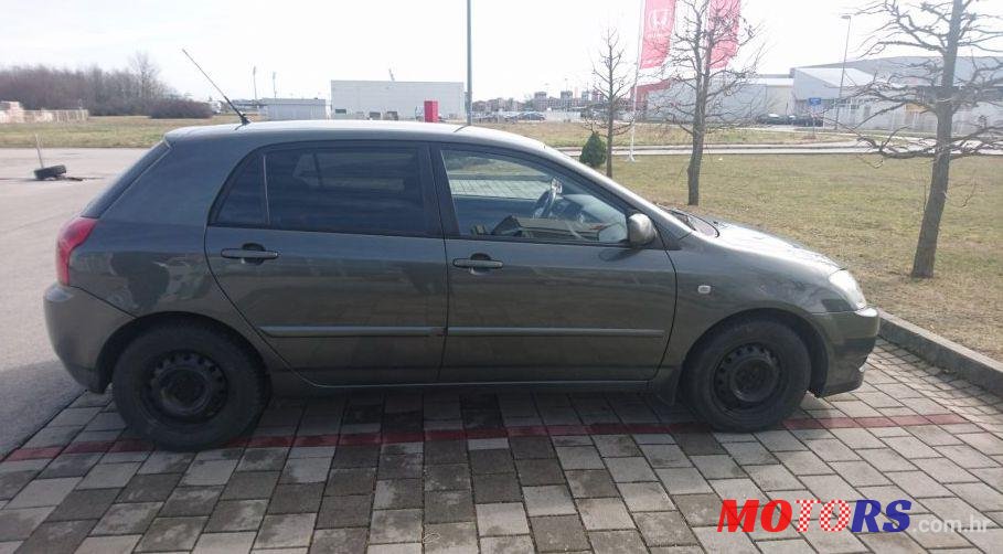 2003' Toyota Corolla Hb 2.0 photo #2