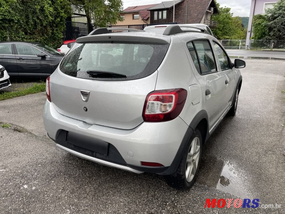 2016' Dacia Sandero photo #5