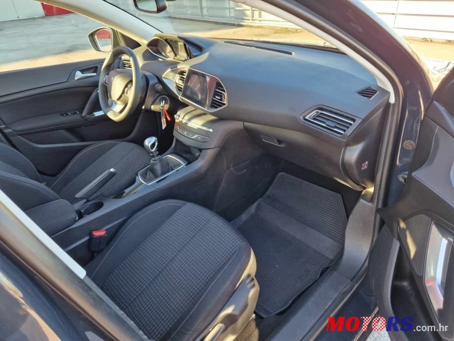 2020' Peugeot 308 photo #3