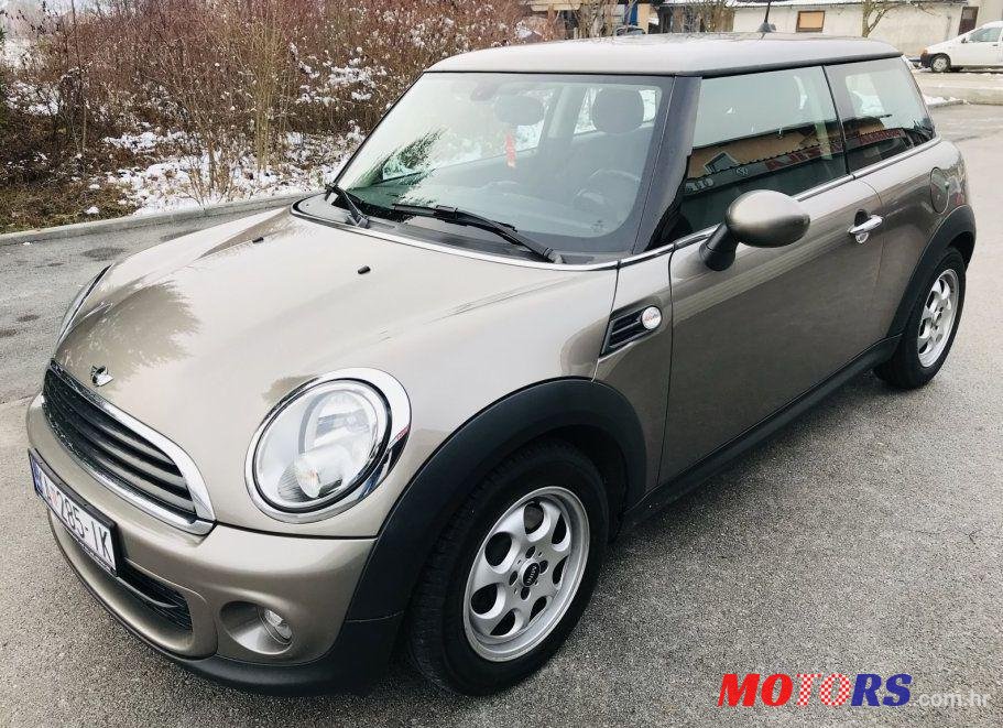 2013' MINI Cooper D photo #1