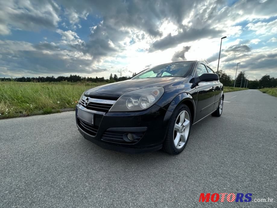 2006' Opel Astra Sport photo #1