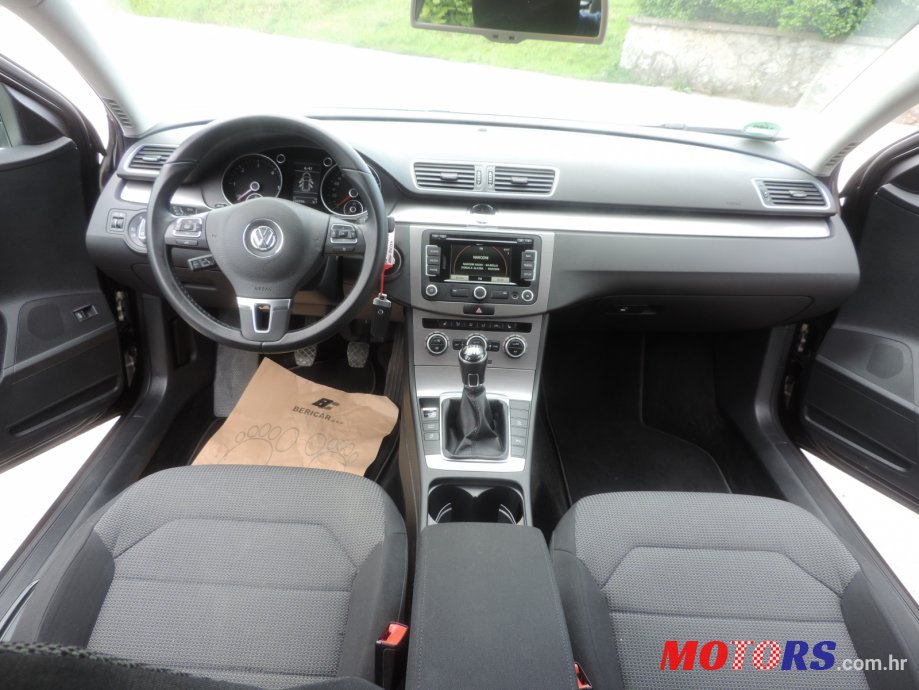 2013' Volkswagen Passat photo #3