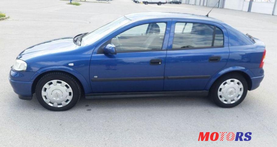 2005' Opel Astra photo #2