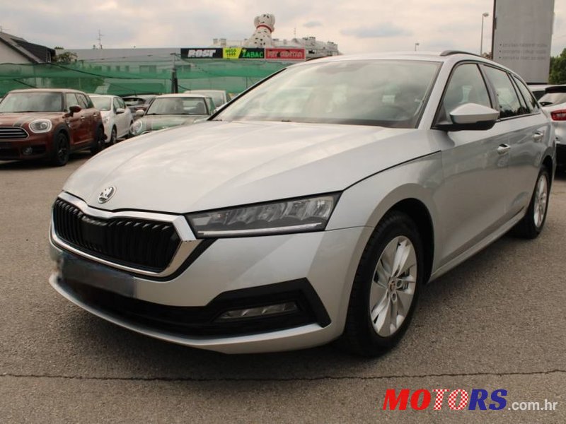 2020' Skoda Octavia Combi photo #2