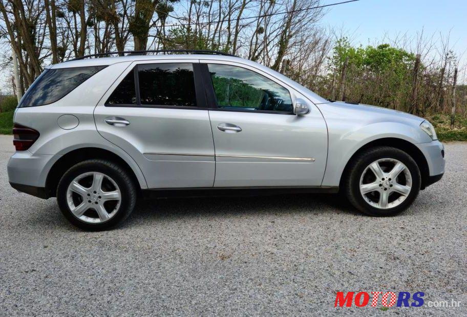 2005' Mercedes-Benz Ml 320 Cdi photo #1