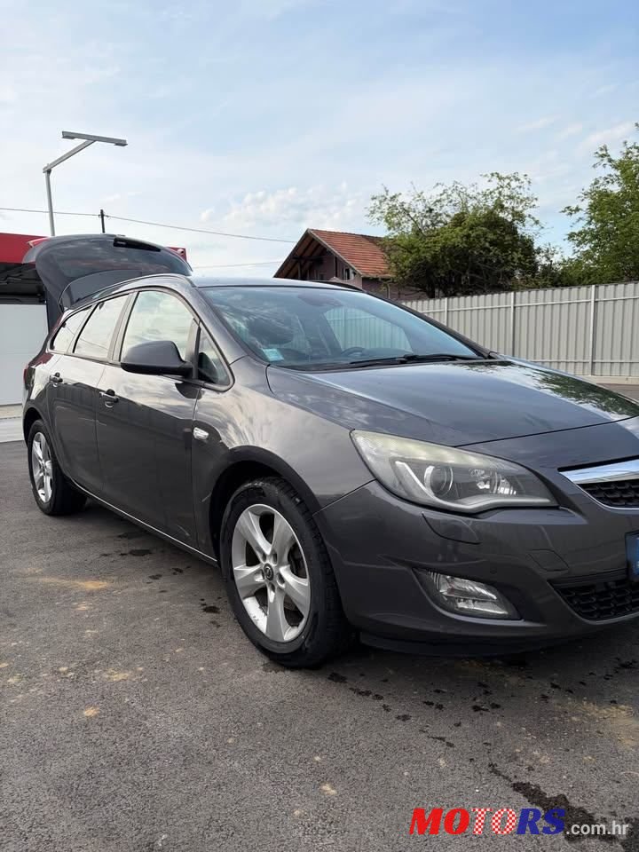 2012' Opel Astra 1,7 Cdti photo #3