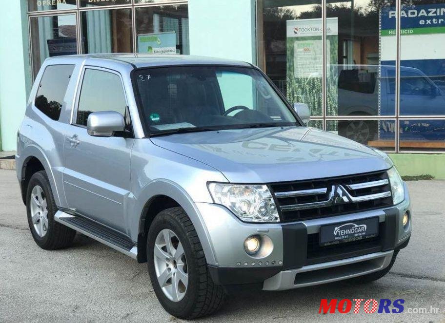 2010' Mitsubishi Pajero 3,2 Did photo #1