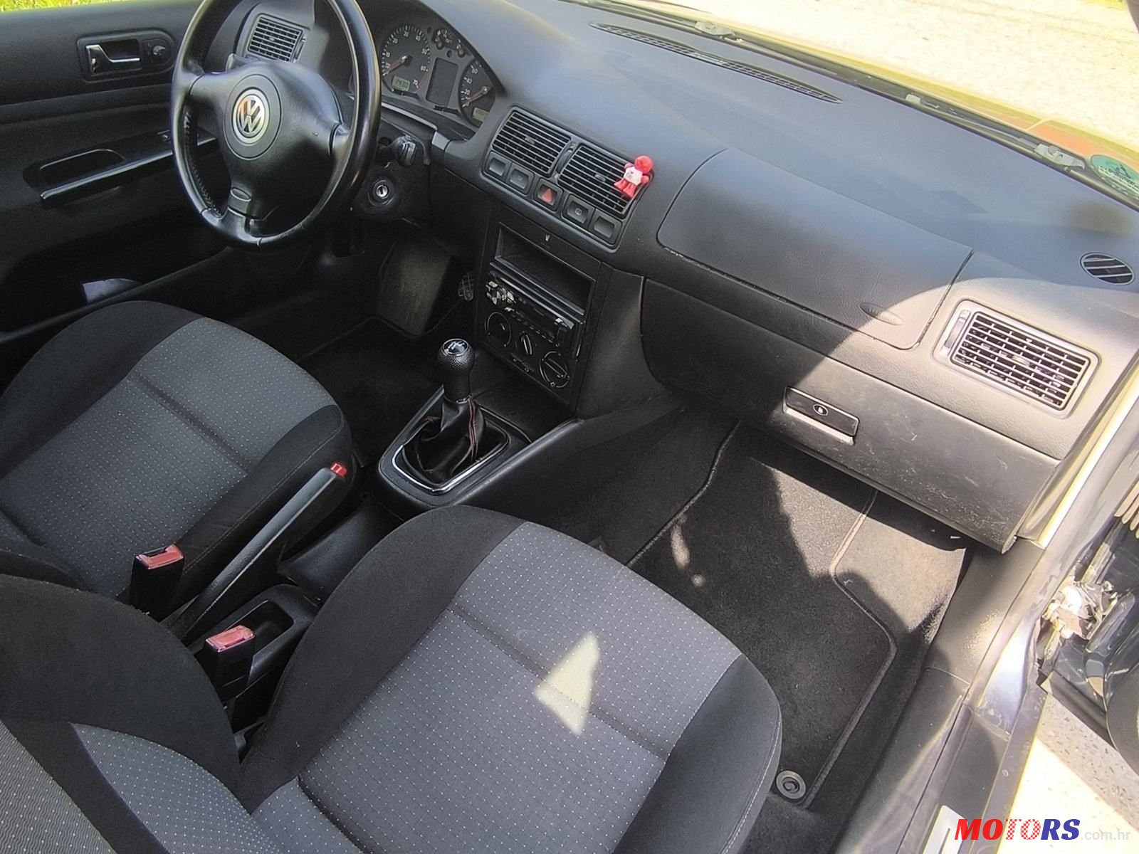 2003' Volkswagen Golf IV 1,4 photo #1