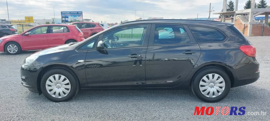 2015' Opel Astra Karavan photo #6