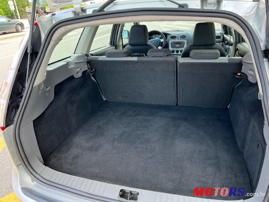 2010' Ford Focus Karavan photo #6