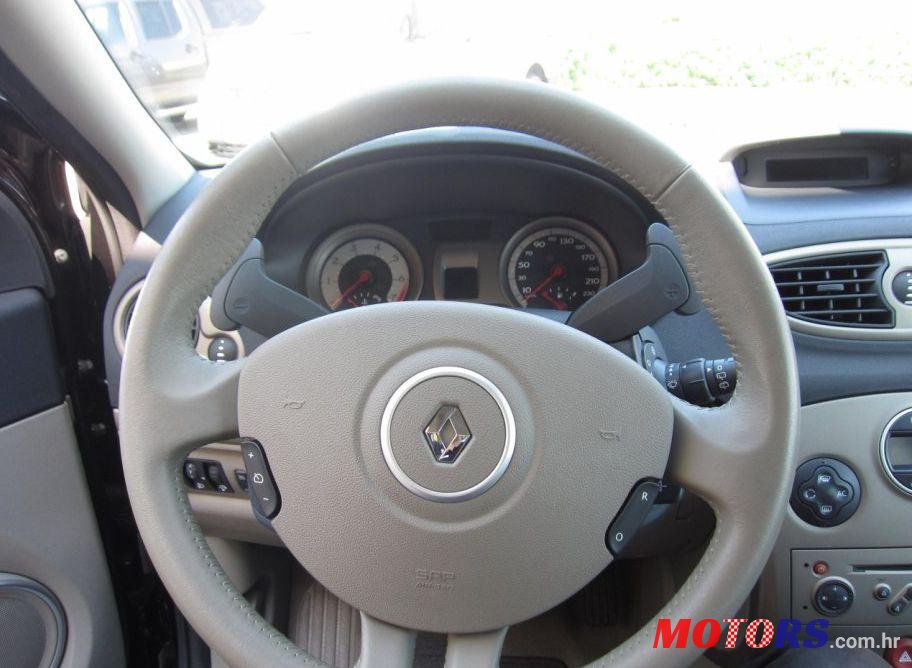 2007' Renault Clio photo #2