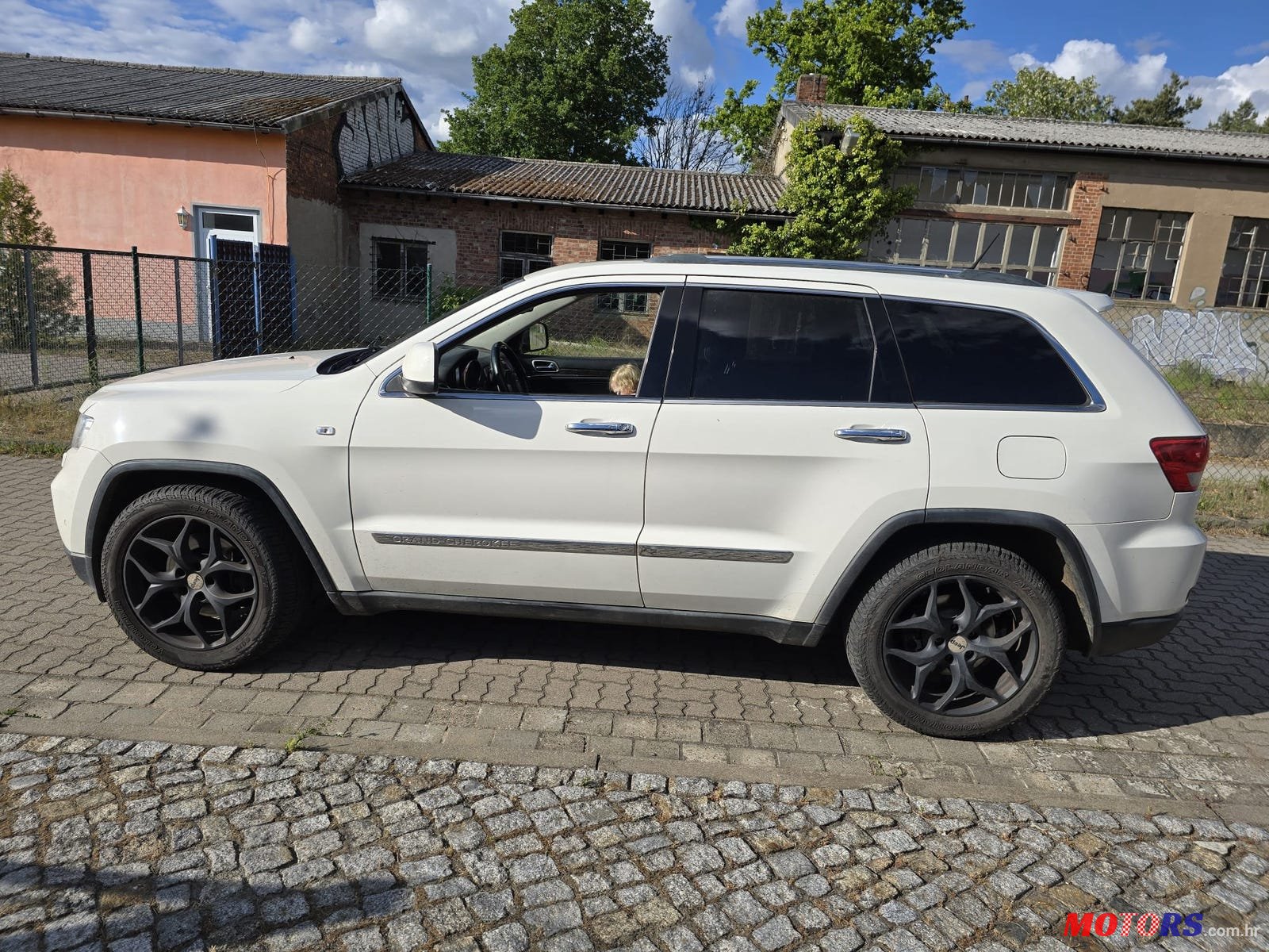 2011' Jeep Grand Cherokee OverLand photo #2