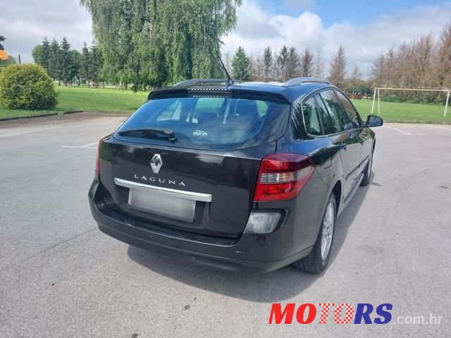 2012' Renault Laguna Grandtour photo #6