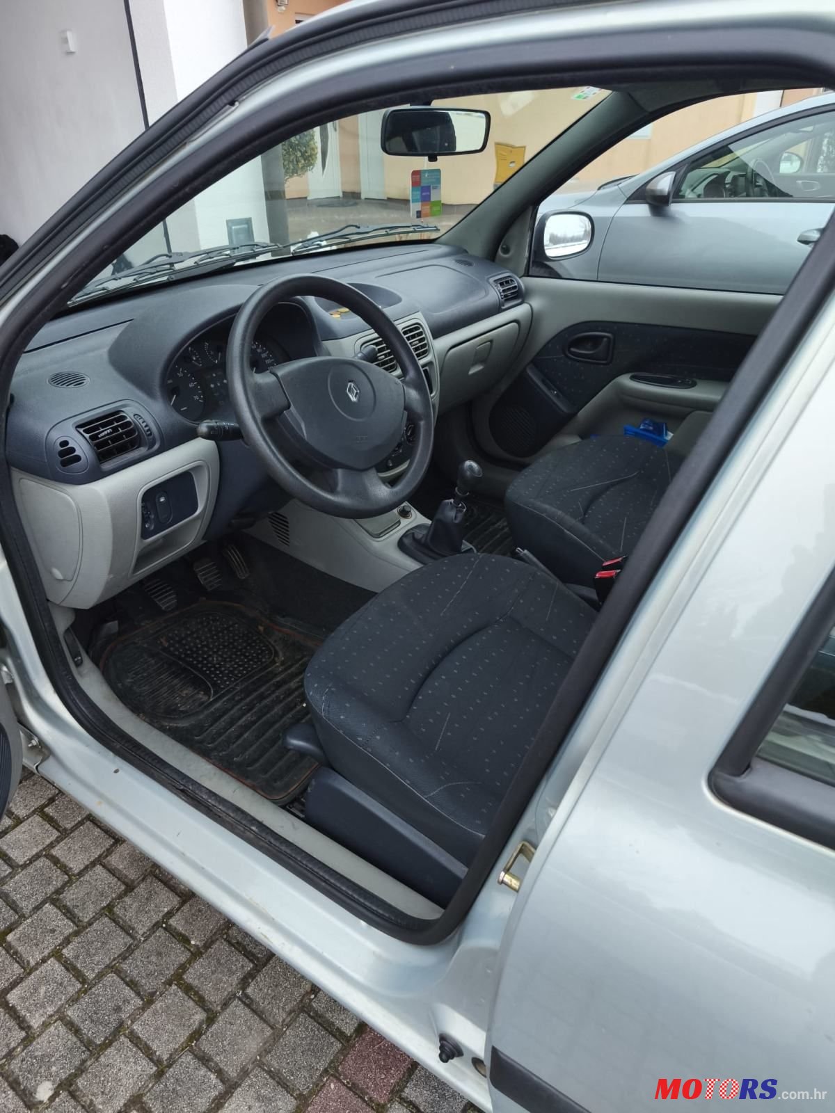 2002' Renault Thalia 1,4 photo #3