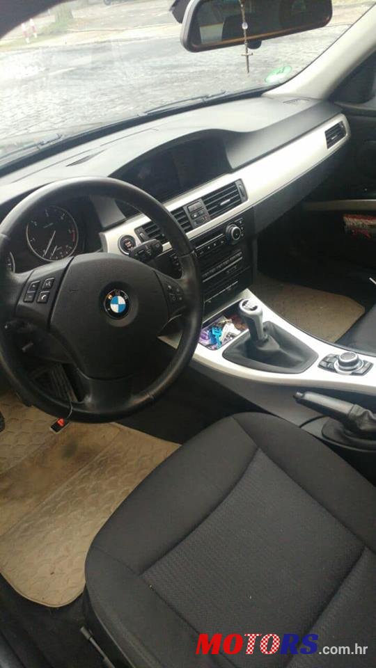 2011' BMW 316 photo #5