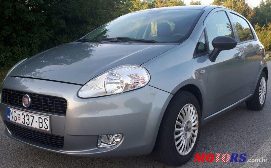 2010' Volkswagen Grande Punto 1,4 8V photo #1