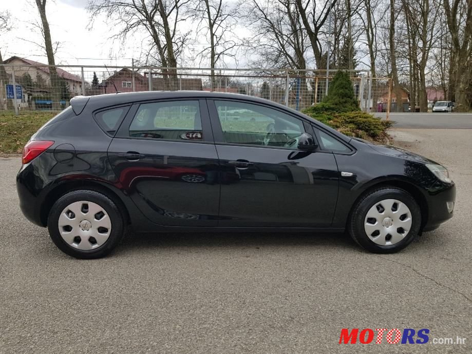 2011' Opel Astra 1,3 Cdti photo #6