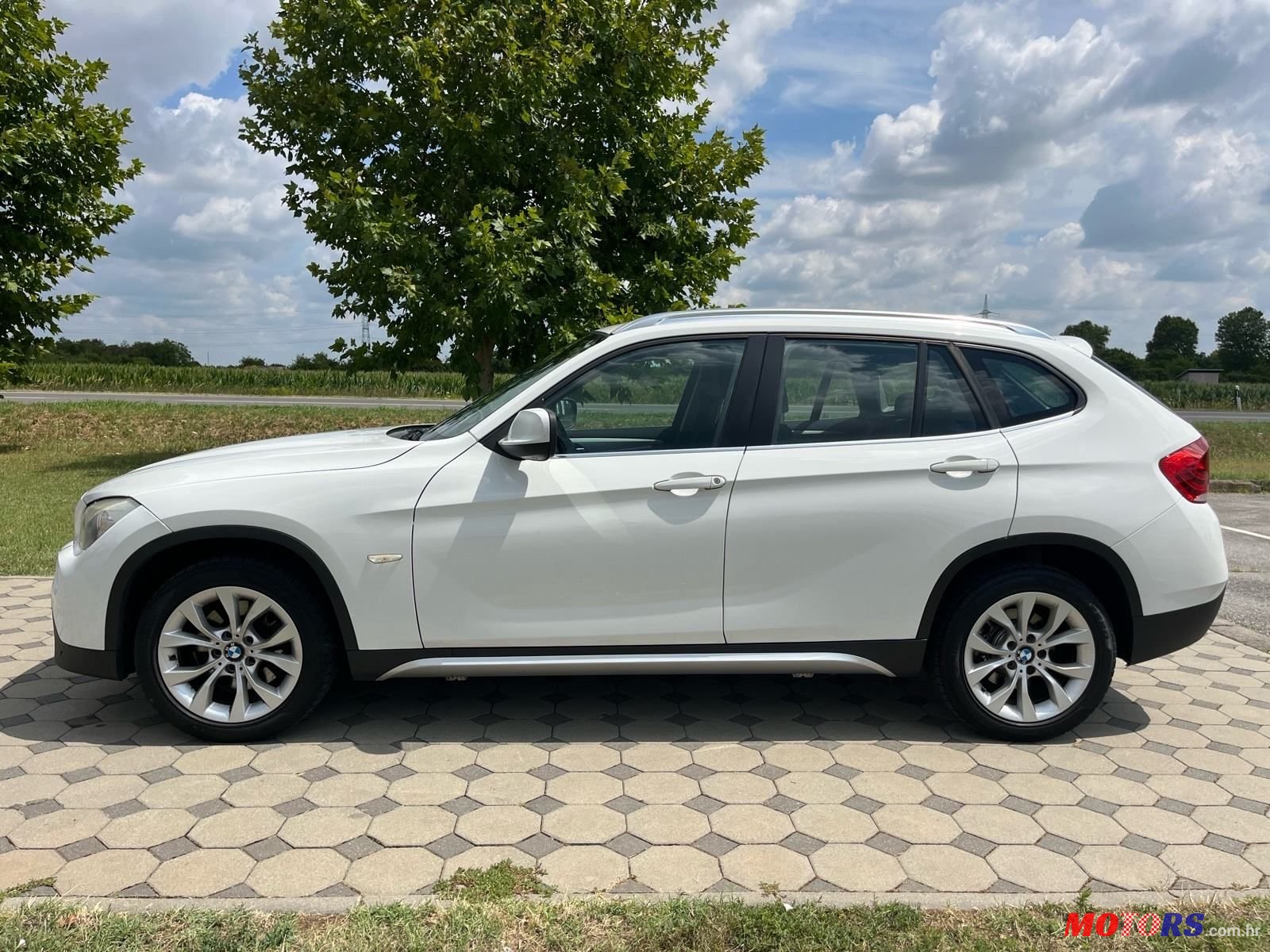 2011' BMW X1 Xdrive23D photo #6