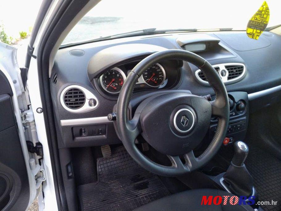 2011' Renault Clio 1,2 16V photo #4