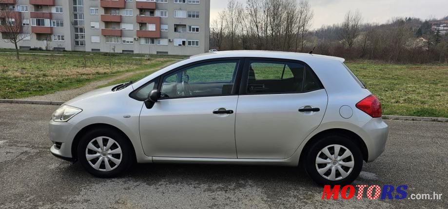 2009' Toyota Auris 1,4 D4-D Cool photo #2