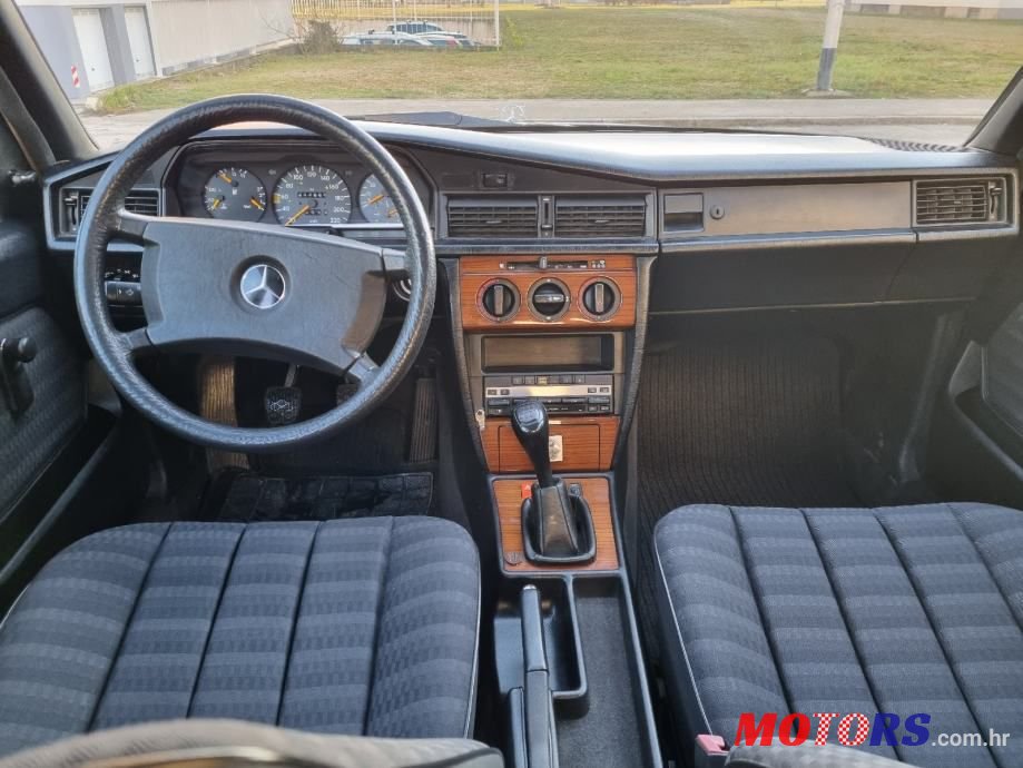 1991' Mercedes-Benz 190 2,0 photo #6