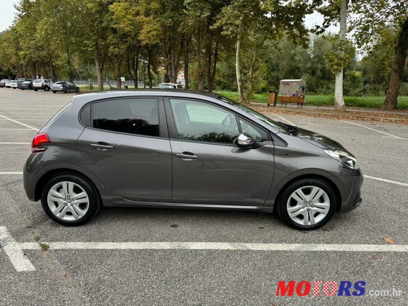 2019' Peugeot 208 1,2 Puretech photo #5