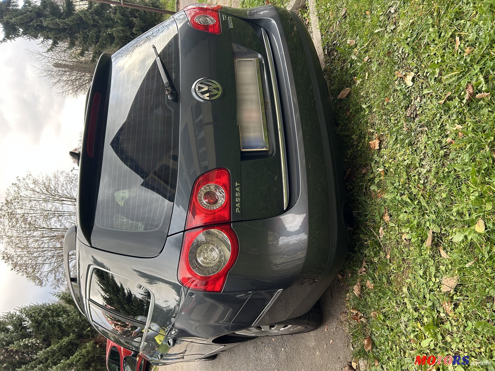 2009' Volkswagen Passat Variant 1.6 TDI photo #3