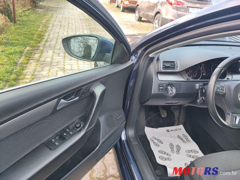 2014' Volkswagen Passat Variant photo #6