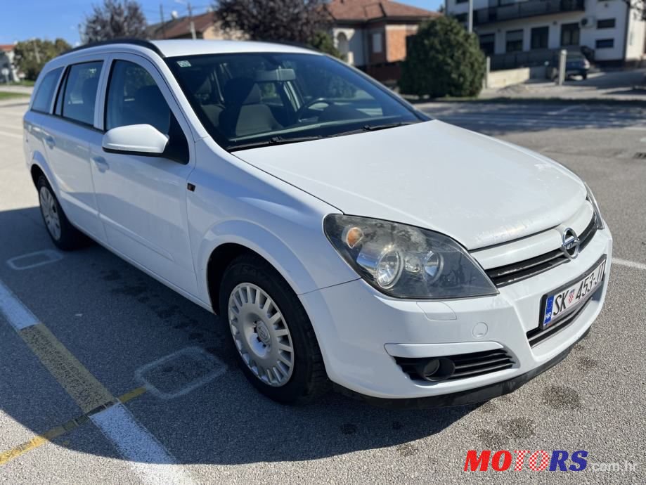 2005' Opel Astra Karavan photo #2