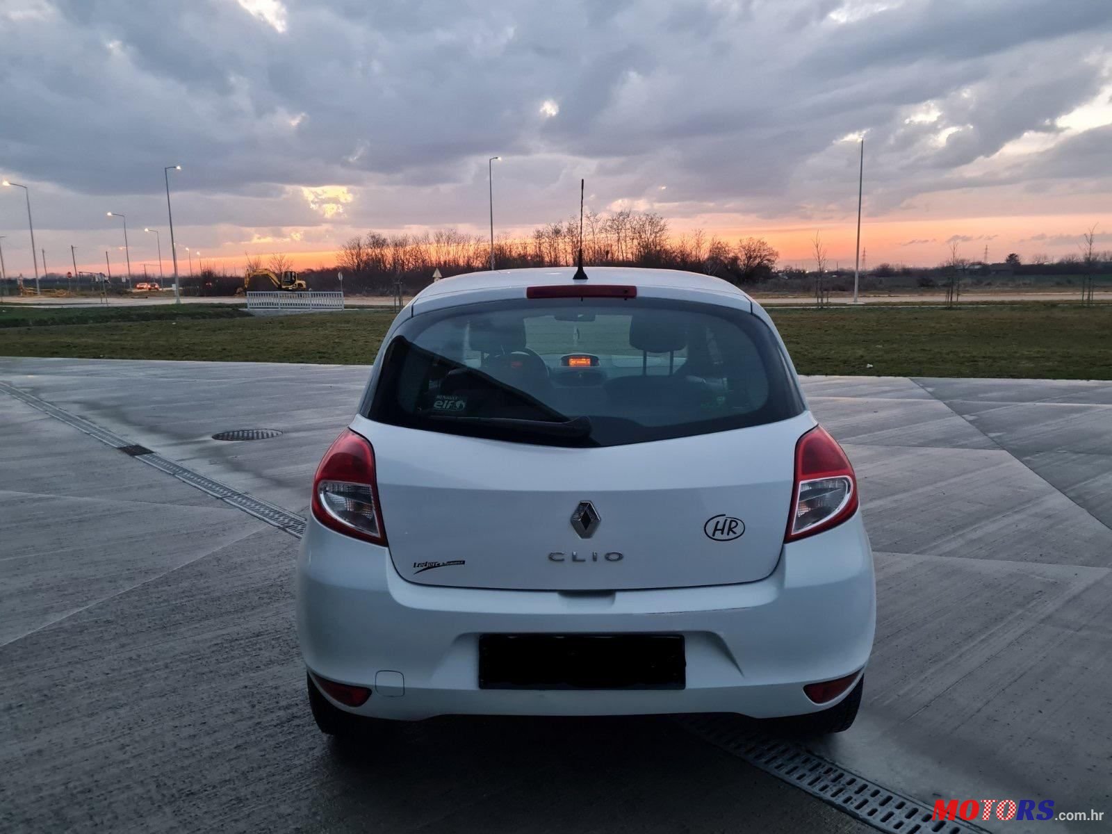 2010' Renault Clio 1,5 Dci photo #3