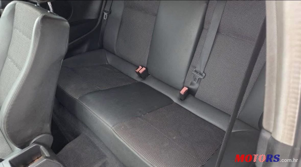 2006' Opel Astra Coupe photo #5