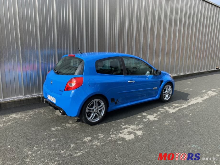 2010' Renault Clio Sport photo #5