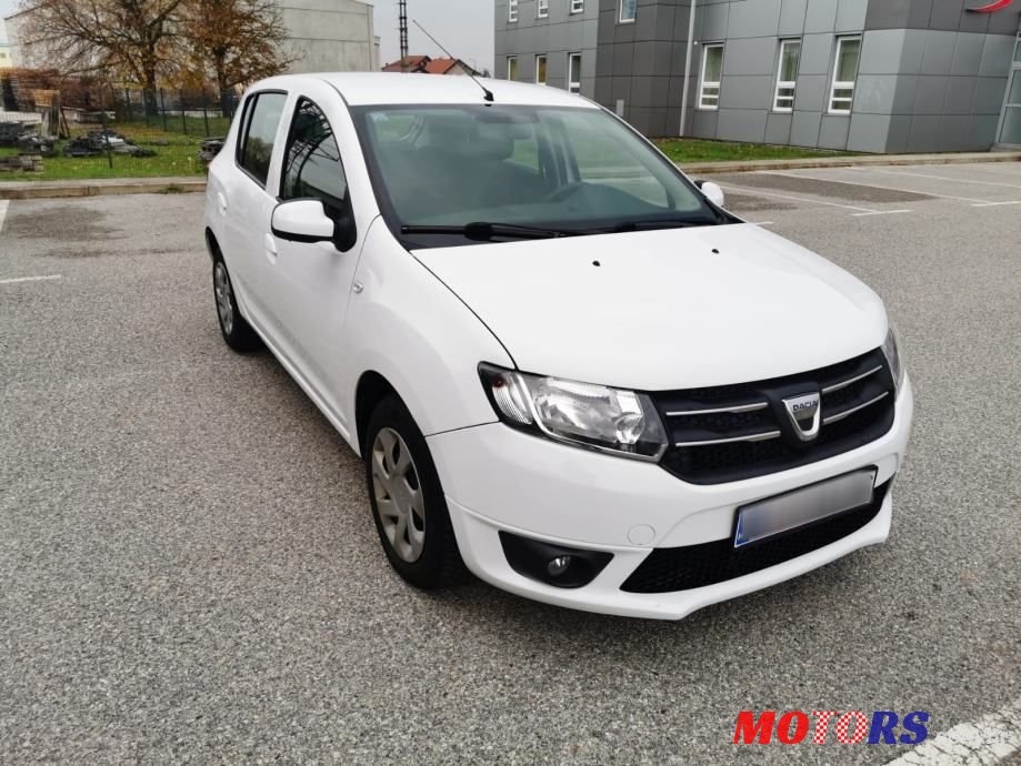 2014' Dacia Sandero photo #3