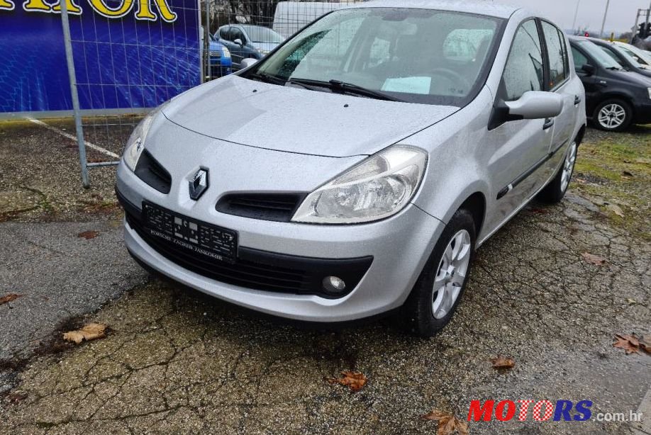 2005' Renault Clio 1,5 Dci photo #1