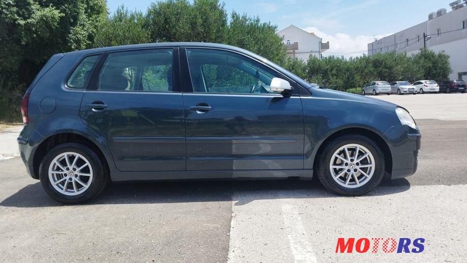 2009' Volkswagen Polo photo #5