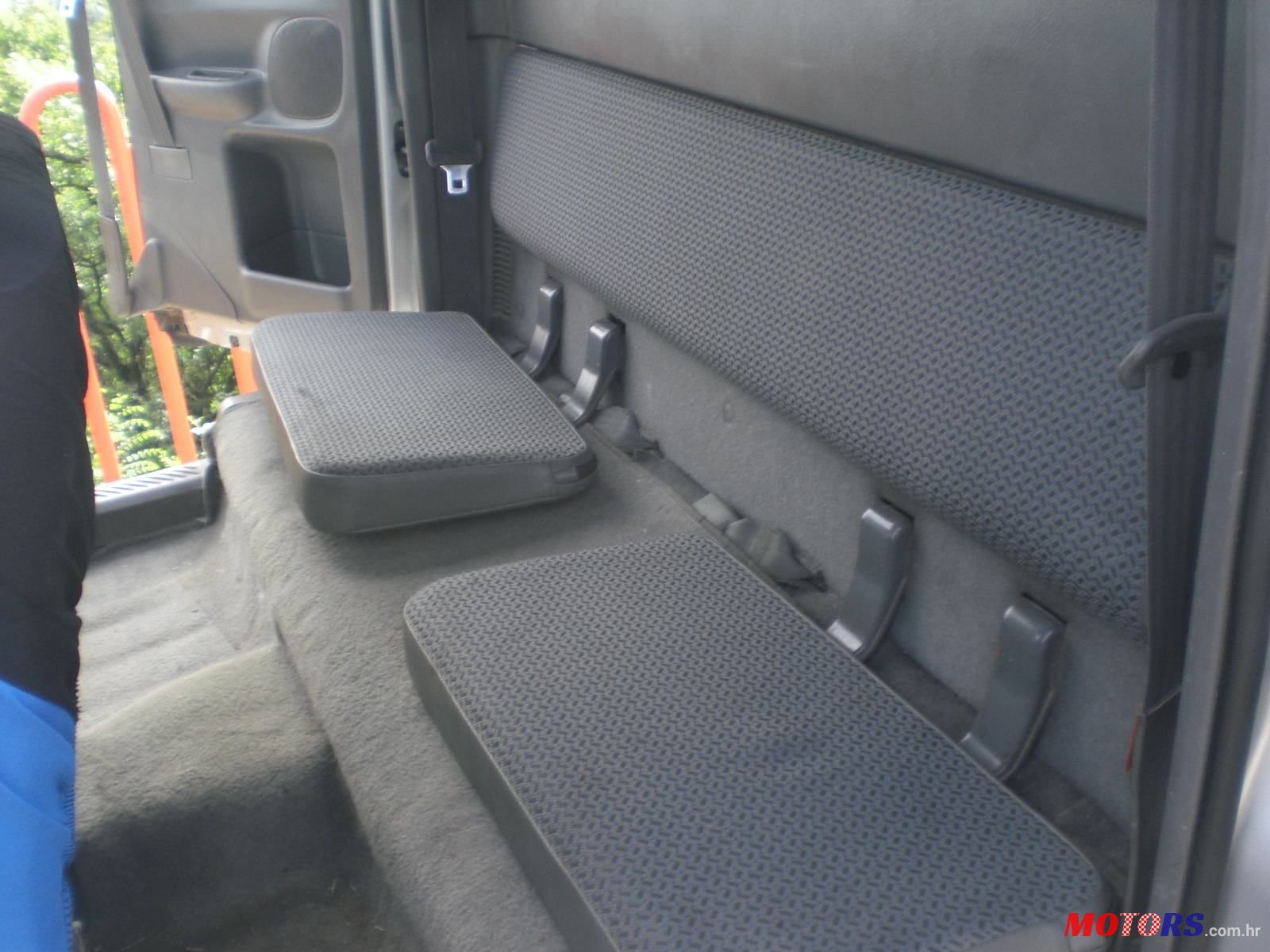 2003' Mazda B-2500 4X4Td photo #2