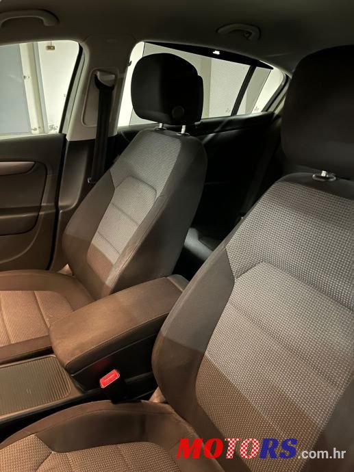 2013' Volkswagen Passat photo #3