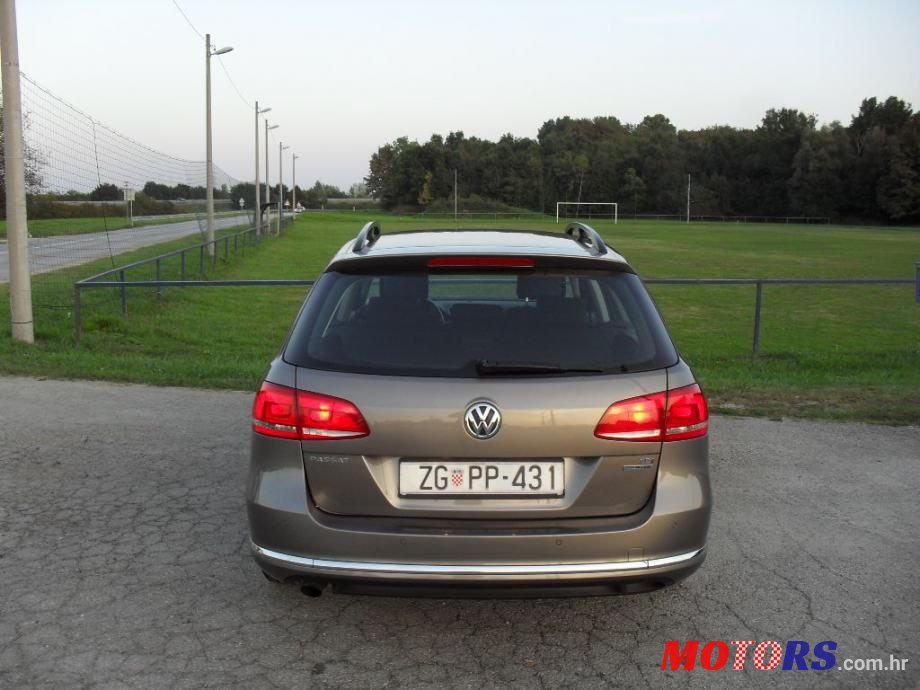 2011' Volkswagen Passat Variant photo #5