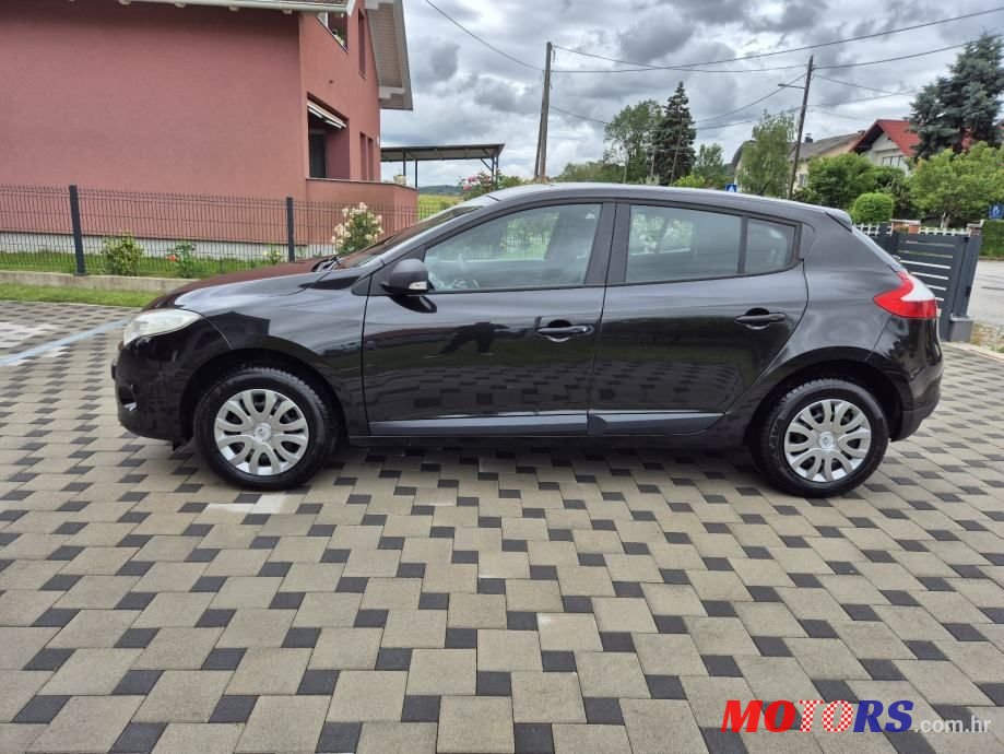 2010' Renault Megane 1.6 16V photo #2