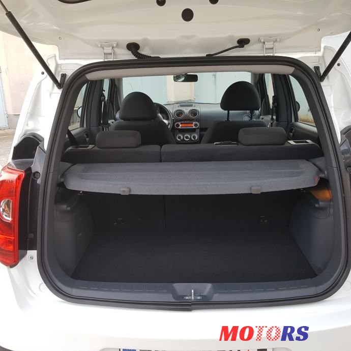 2011' Mitsubishi Colt photo #3