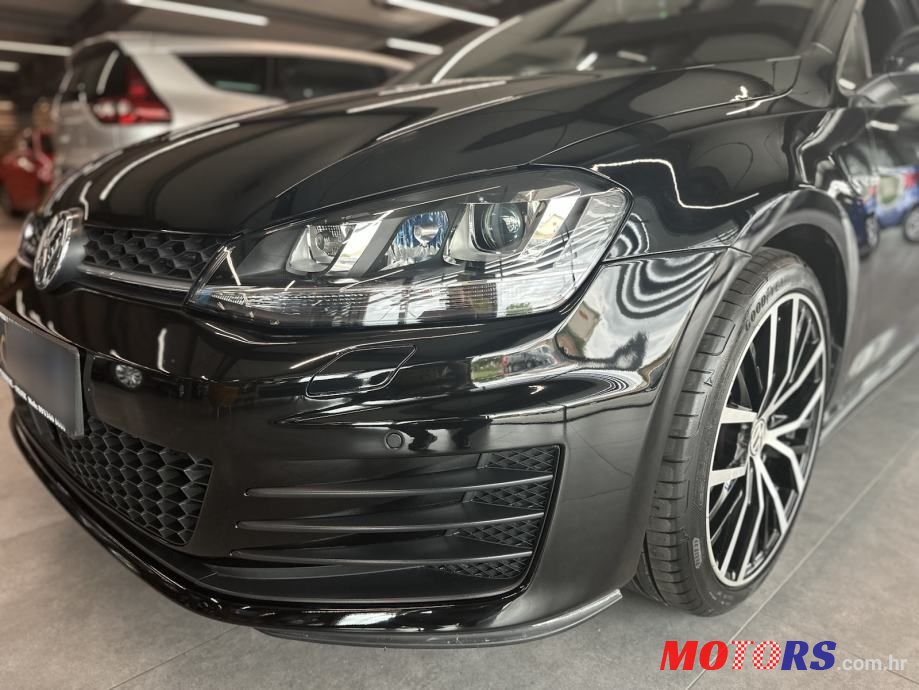 2016' Volkswagen Golf 7 2.0 Gtd photo #2