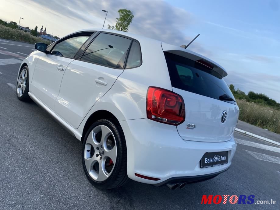 2011' Volkswagen Polo photo #3