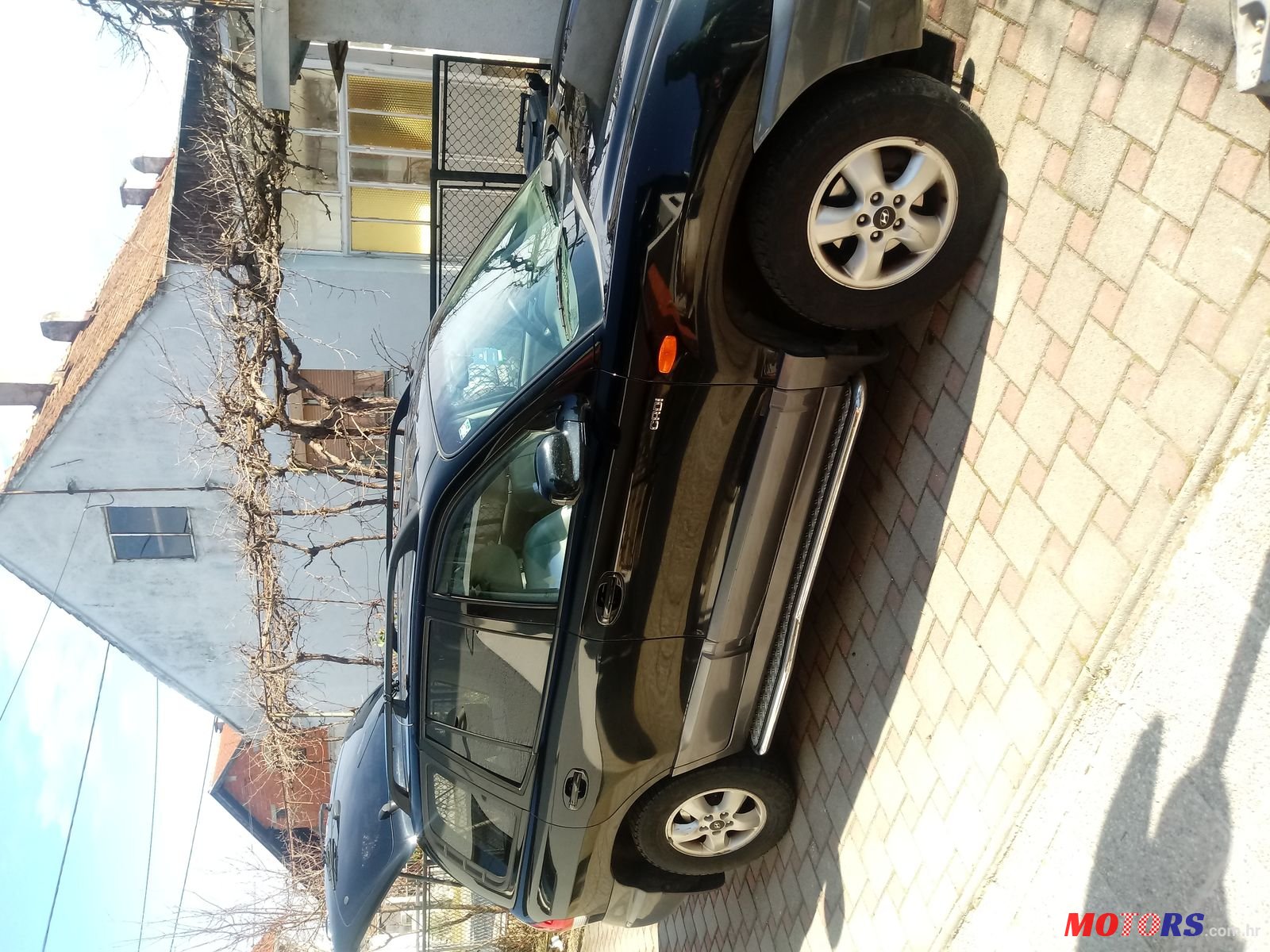 2005' Hyundai Grand Santa Fe photo #1