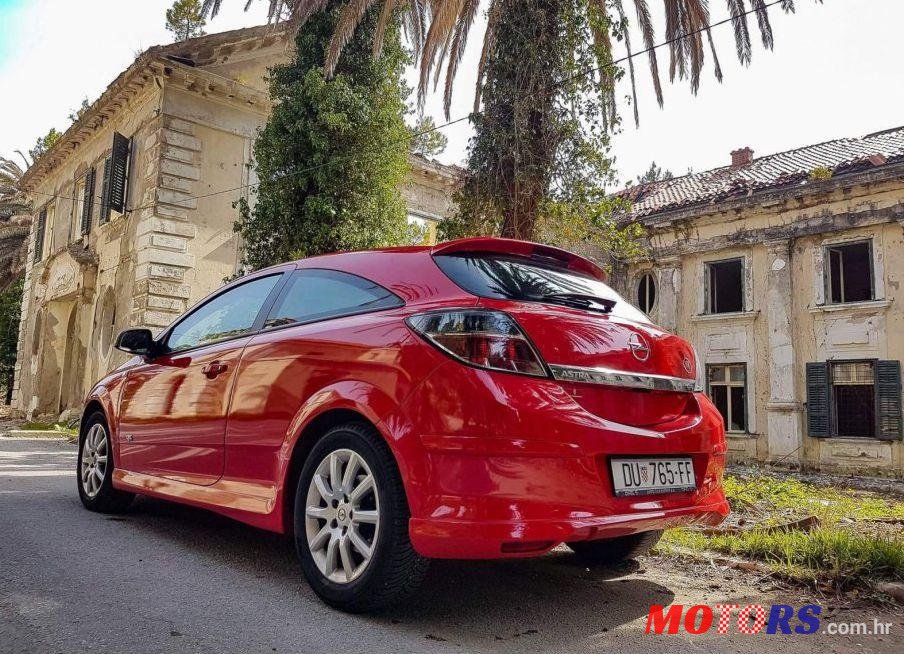 2011' Opel Astra 1,6 photo #2