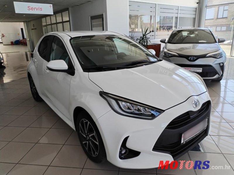 2022' Toyota Yaris 1,5 photo #3