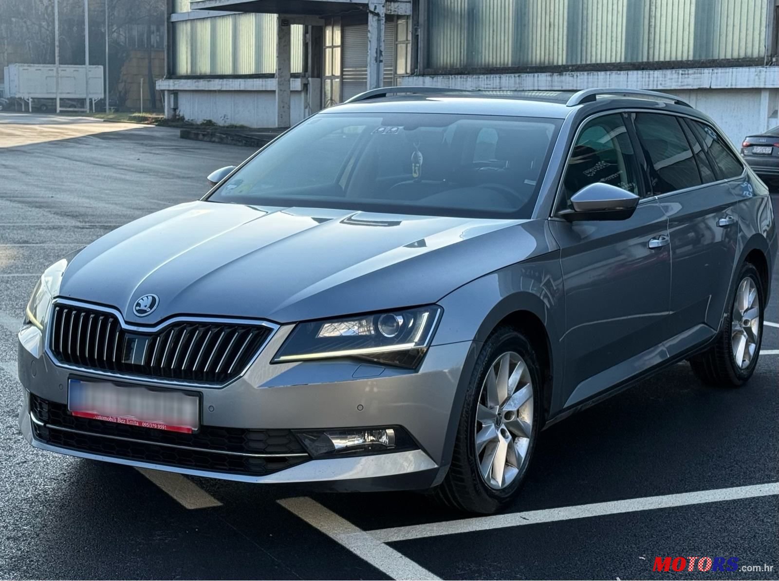 2015' Skoda Superb Combi photo #1