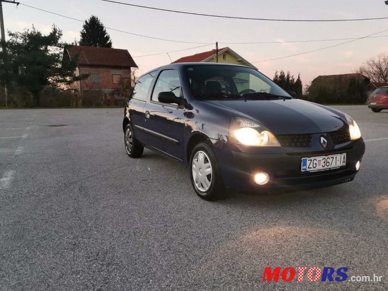 2002' Renault Clio 1,2 16V photo #1