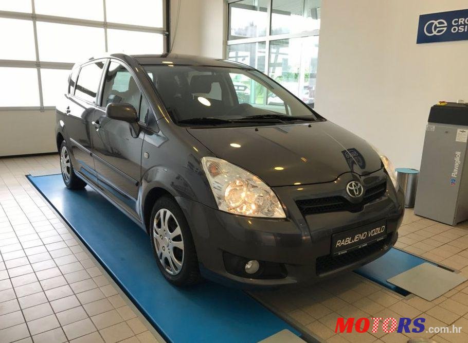 2008' Toyota Corolla Verso 2,2 D-4D photo #2